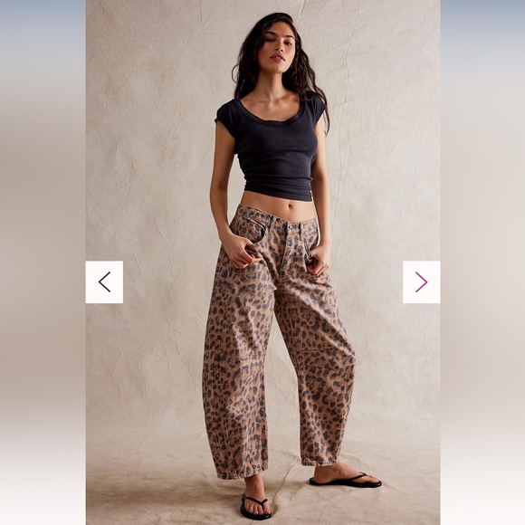 SOLD 🚨Free people printed / leopard barrel jeans size 27 SOLD OUT - Picture 1 of 4